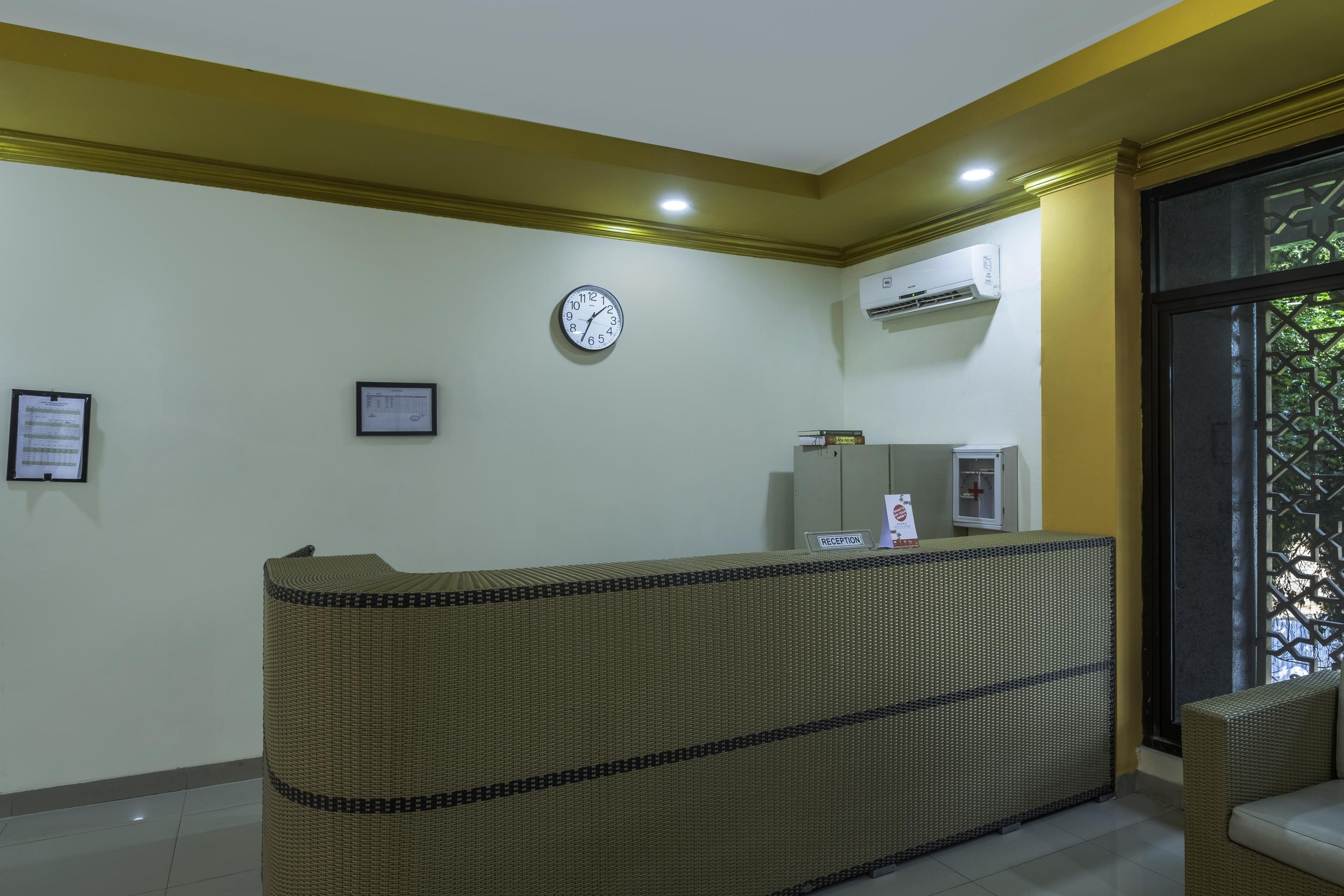 Oyo 2132 Pondok Avicenna Чиребон Экстерьер фото
